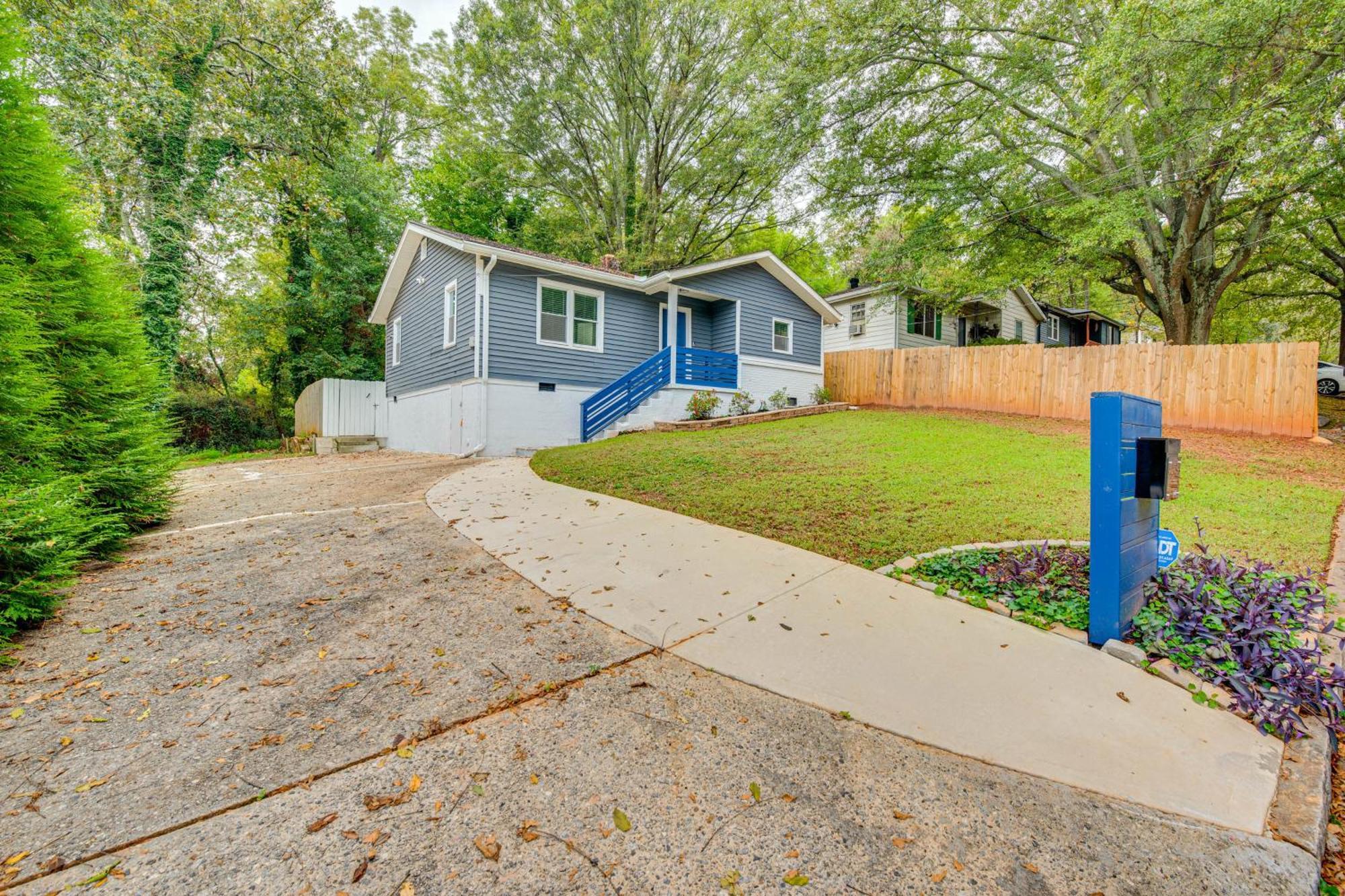 Minutes To Hospitals Atlanta Home With Deck And Grill Exterior foto